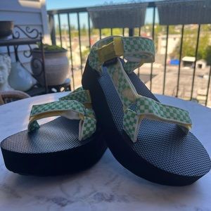 Teva platforms with green checkers and lemons. Size 7
